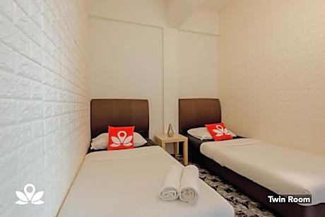 Twin Room with Shared Bathroom ( No window )