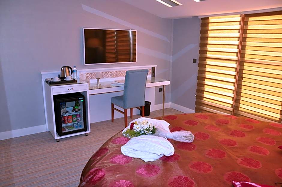Photo 1 of 20 of 1 King Bed Suite