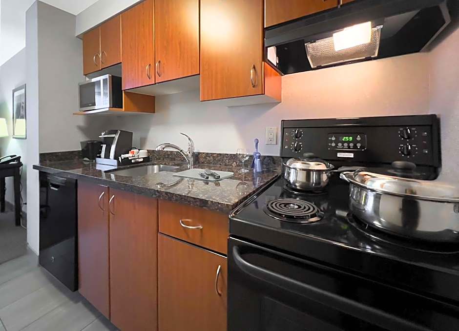 Coast Calgary Downtown Hotel & Suites by APA