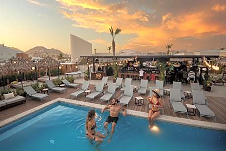 Mayan Monkey Hotel & Hostel Los Cabos
