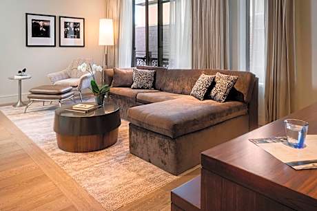 Standard Suite, 1 Bedroom Suite, 1 King, Sofa Bed