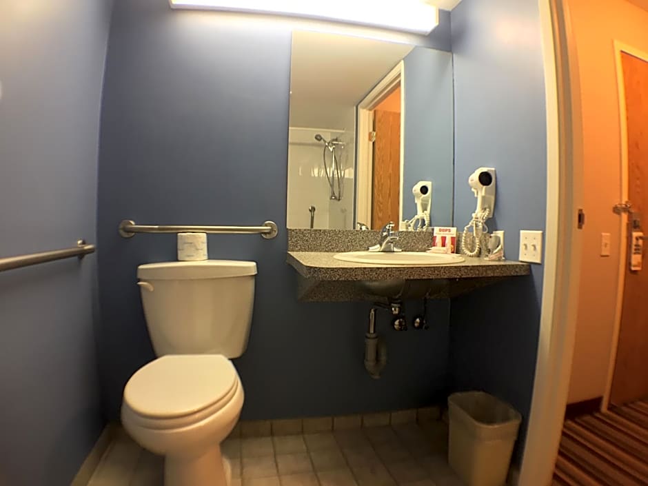 Super 8 by Wyndham Fort Frances