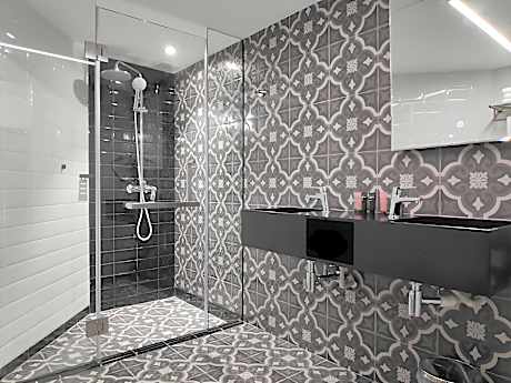 Violet Standard King Room