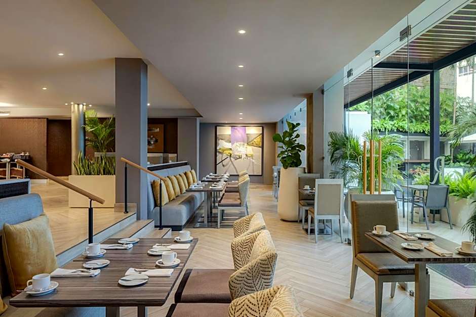 Renaissance Panama City Hotel