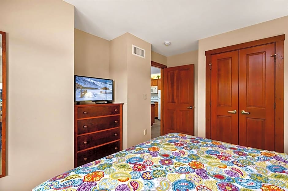 No Resort Fee Ski-InOut Hot Tub Pool View Balcony Sleeps 4