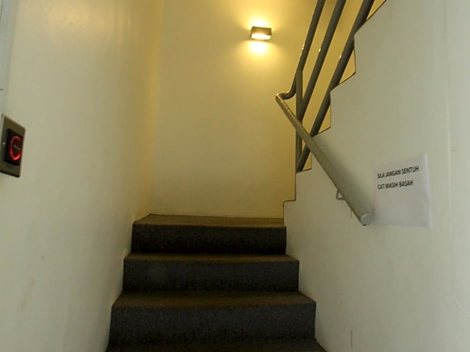 Place2Stay Airport Hotel