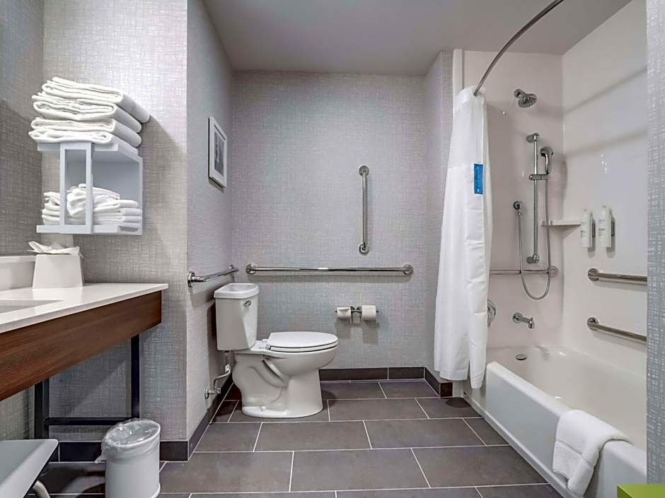 Hampton Inn & Suites Cincinnati Midtown Rookwood