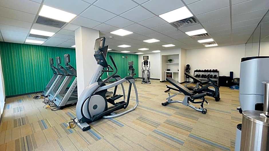 Holiday Inn Express & Suites Columbus North By IHG