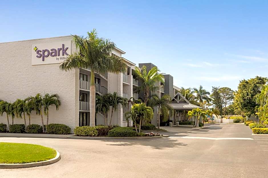 Spark by Hilton Sarasota Siesta Key Gateway