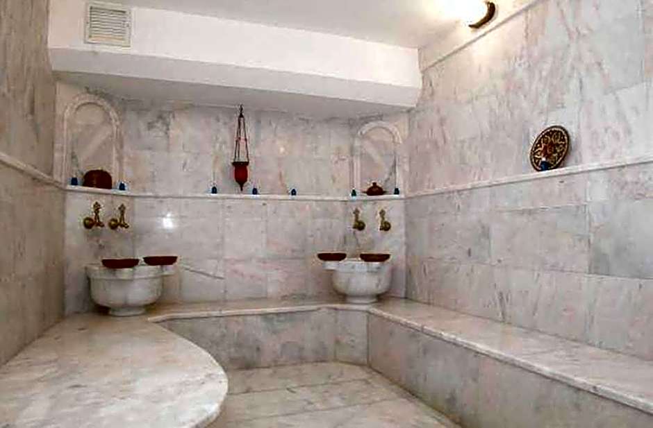 Almena Hotel