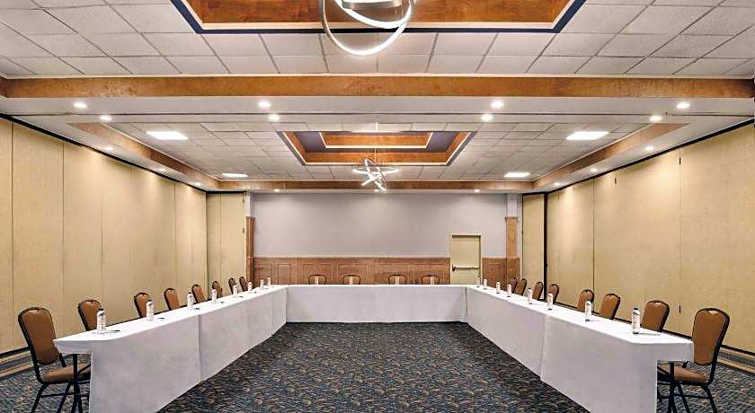 Wyndham Garden Conference Center Champaign - Urbana