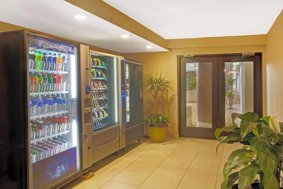 Ramada Plaza Charlotte/s End – Charlotte, NC