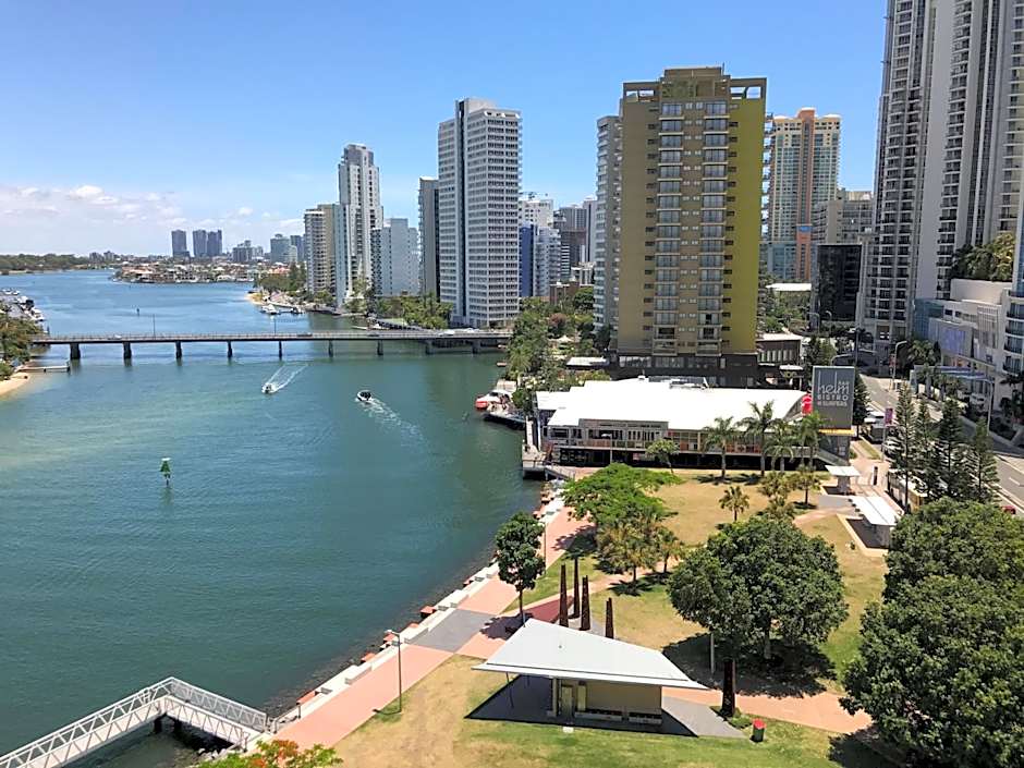 Moorings On Cavill Surfers Paradise