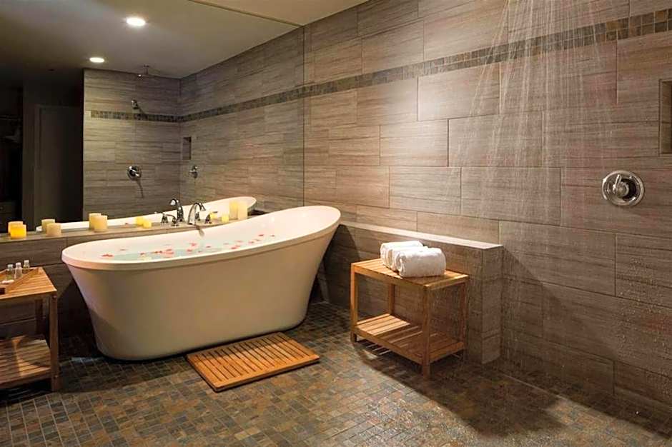 Postmarc Hotel and Spa Suites
