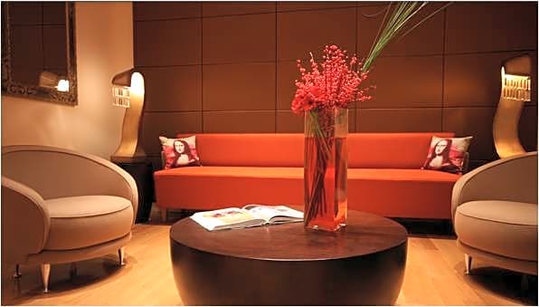 Westside Arc De Triomphe Hotel