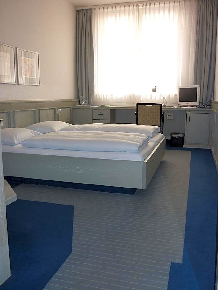 Avenue Hotel