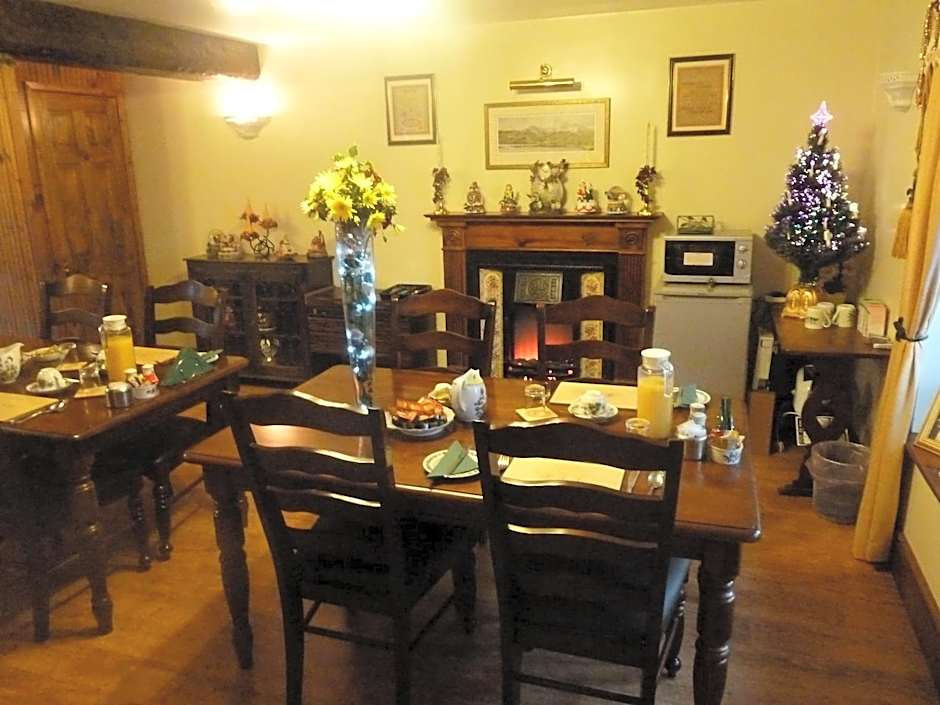 Oakenholt Farm Bed and Breakfast