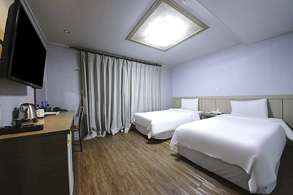 Jungmoon City Hotel & J-hill Hotel