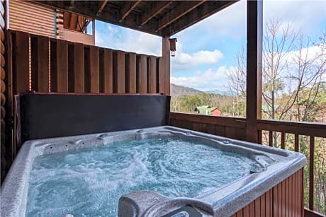 Suite Seasons 4 Bedroom Home With Hot Tub Pigeon Forge