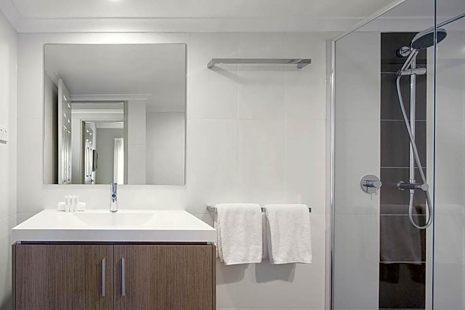Pinnacle Apartments