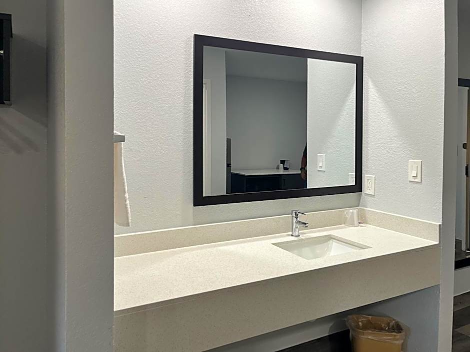 Studio 6 Suites Brenham, TX