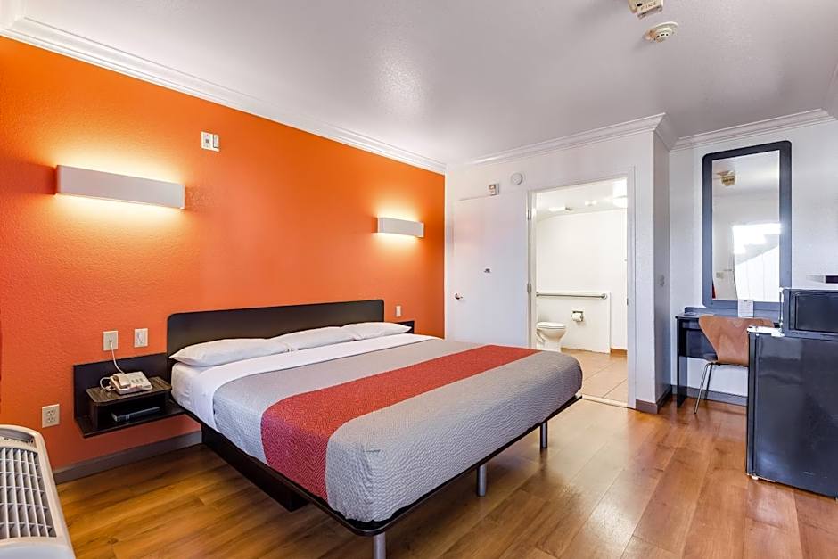 Motel 6-San Jose, CA - Convention Center