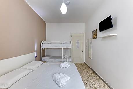 Quadruple Room with Private Bathroom