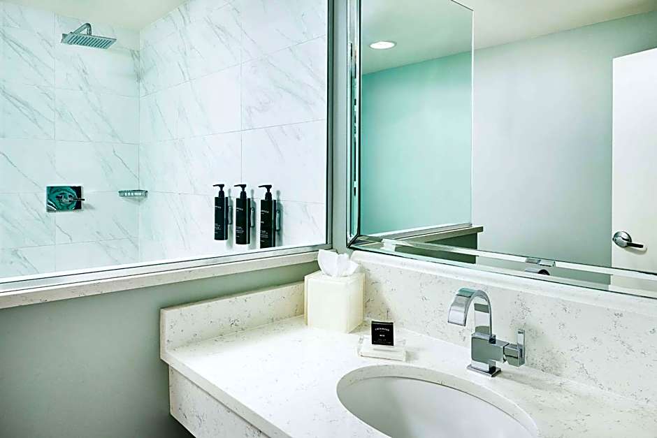 Redmont Hotel Birmingham, Curio Collection by Hilton