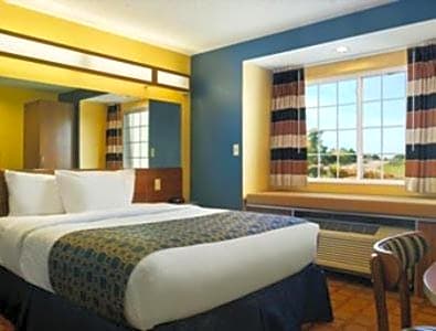 Microtel Inn & Suites