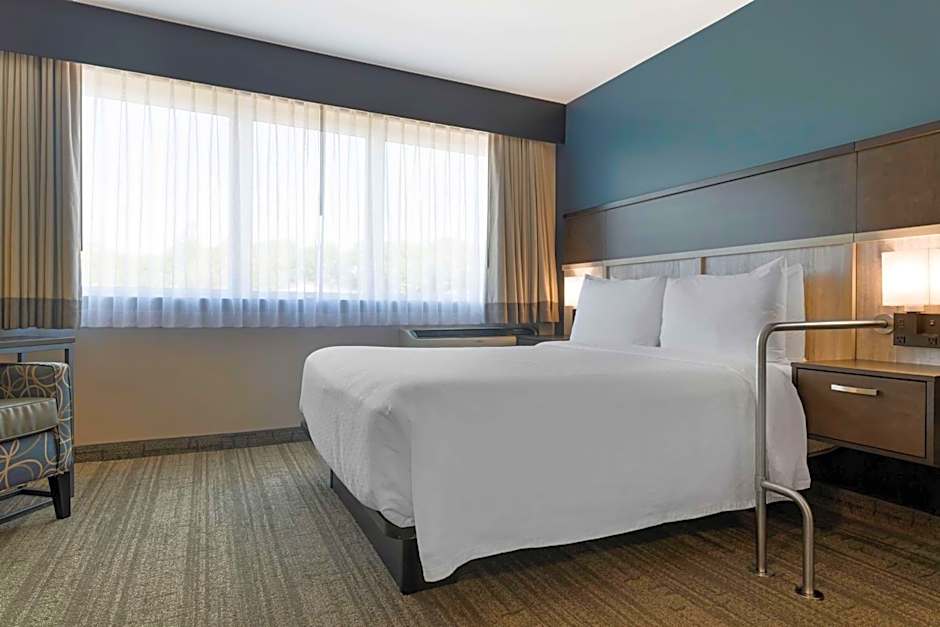 Best Western Plus Chocolate Lake Hotel