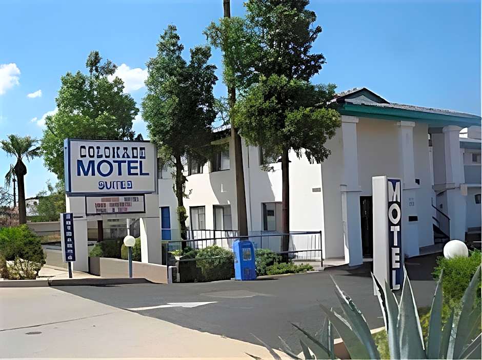 Colonade Motel Suites