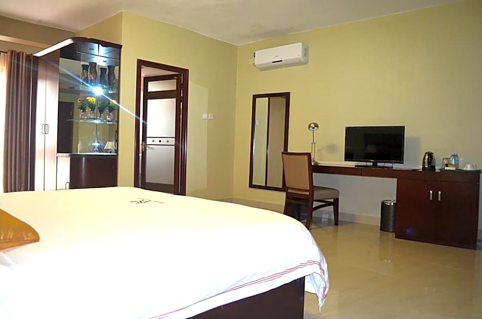 Hillside Plaza Hotel