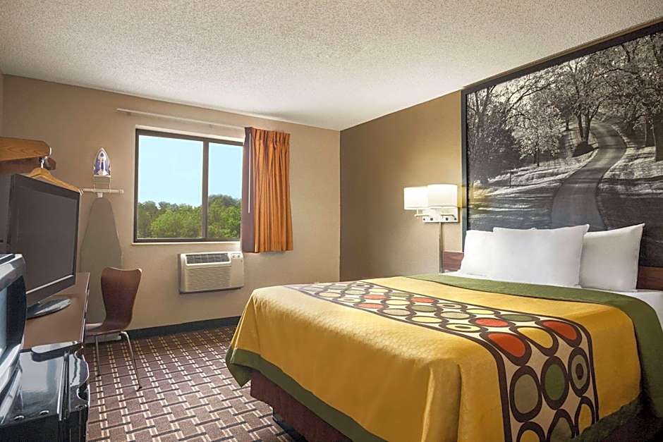 Super 8 by Wyndham Mayfield