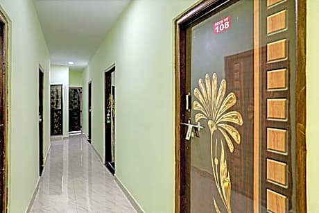 OYO 821436 Hotel Leo Star