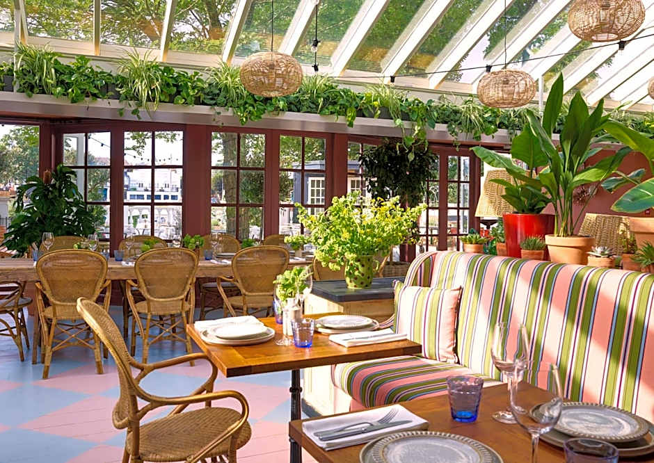 The Mitre, Hampton Court