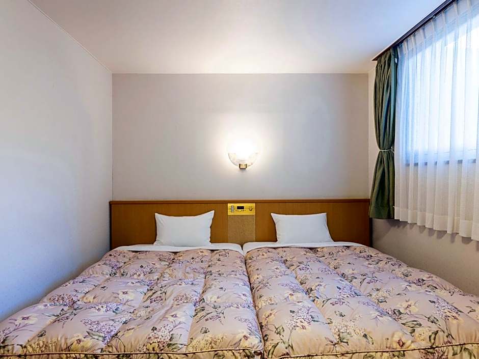 Photo 1 of 4 of Superior Twin Room - Smoking