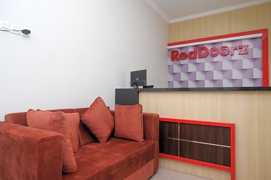 RedDoorz near Kawasan Bandara Ahmad Yani Semarang 2