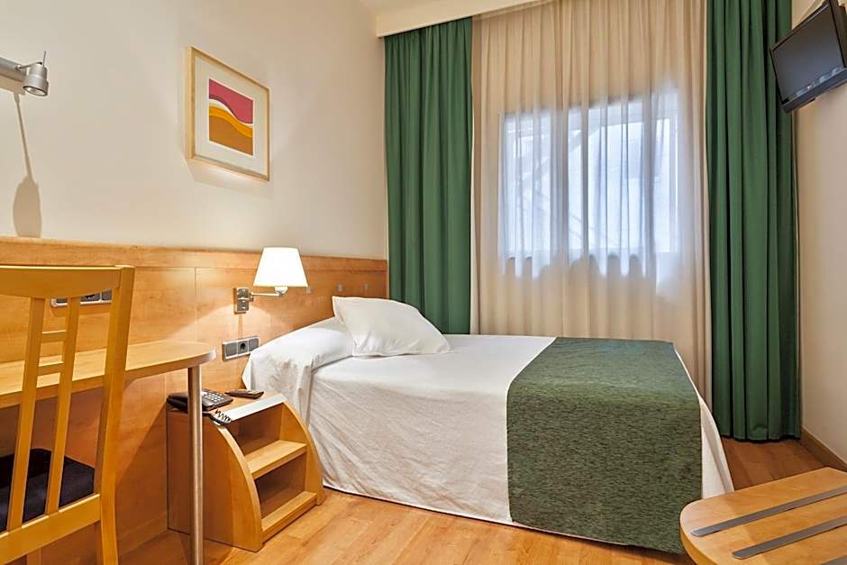 Photo 1 of 3 of Single Room