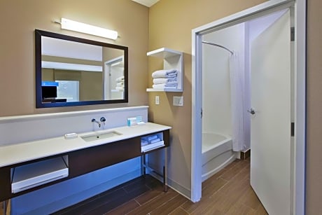 1 King Bed Studio Suite W/ Sofabed Nonsmoking