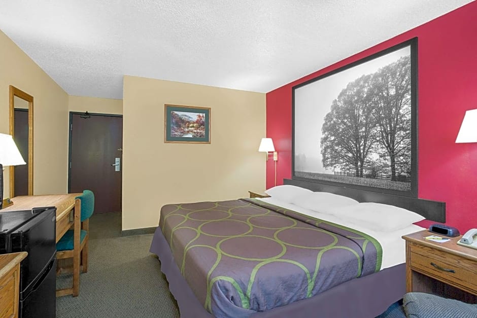 Super 8 by Wyndham Roanoke VA