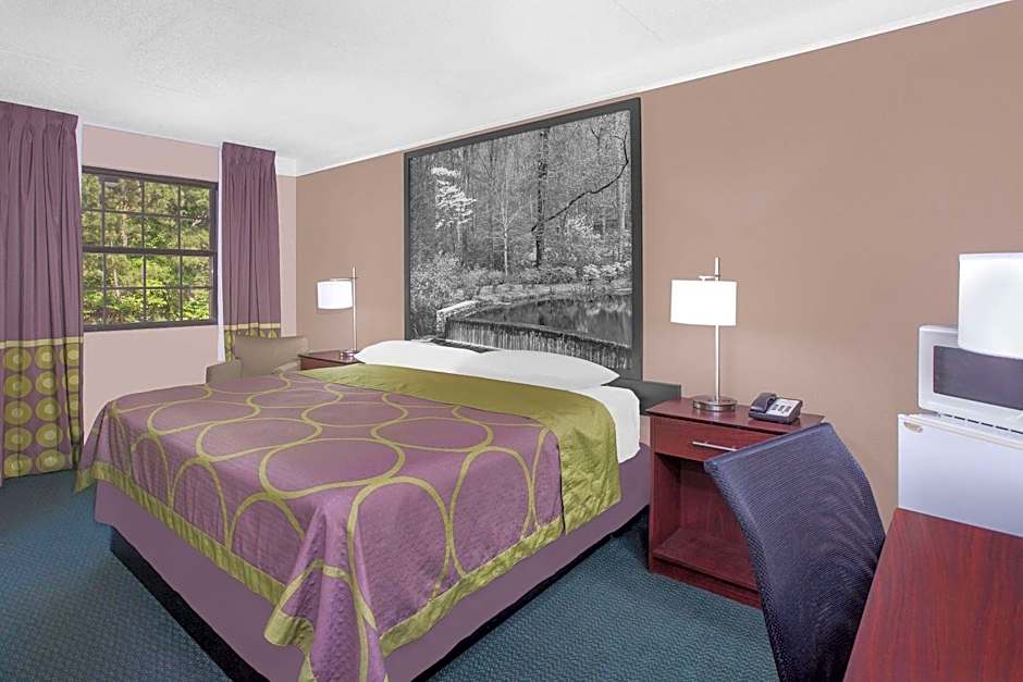 Super 8 by Wyndham Austell/Six Flags
