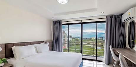 1 Double Bed Non-Smoking Superior Room Flat Screen Television Work Desk Shower