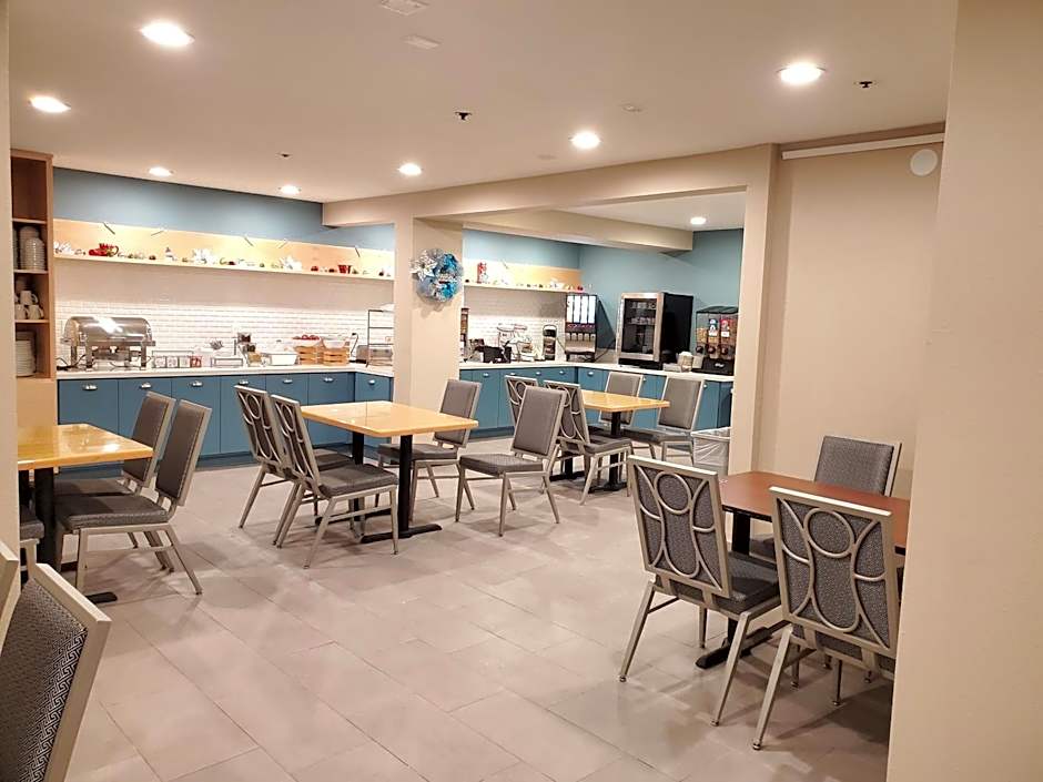 Country Inn & Suites by Radisson, Monterey Beachfront-Marina, CA