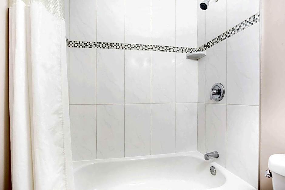 Howard Johnson by Wyndham Downtown Kamloops