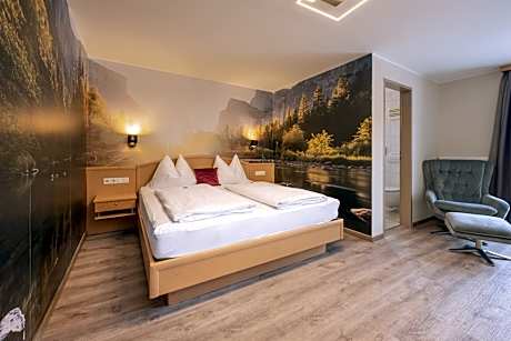 Deluxe Double Room (2 Adults + 1 Child)