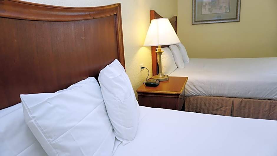 Baymont by Wyndham Arlington At Six Flags Dr