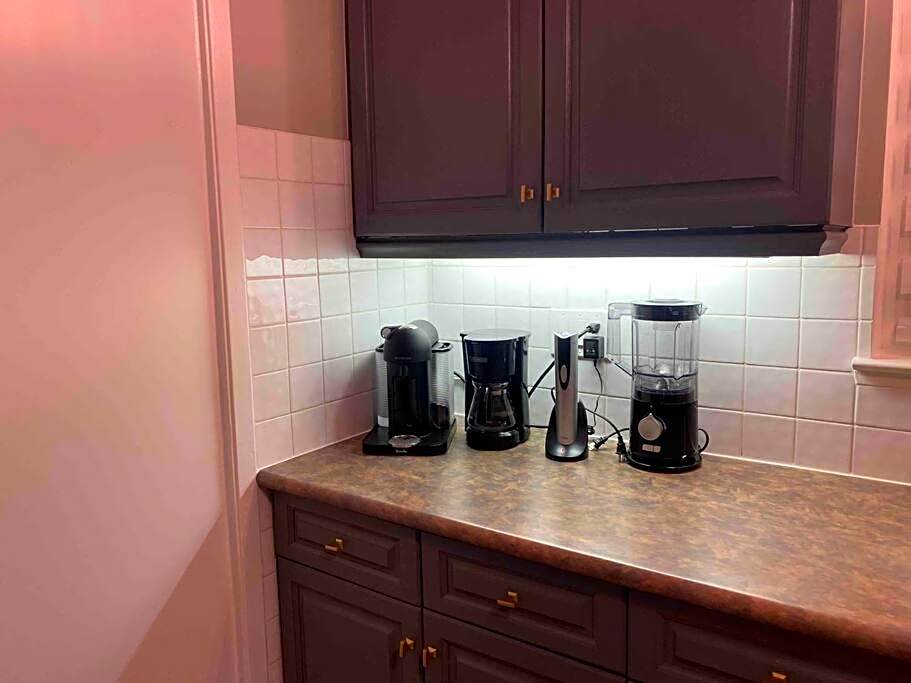 Bright & Cozy 4BR Home for Your Family Stay With Optional Pool Access