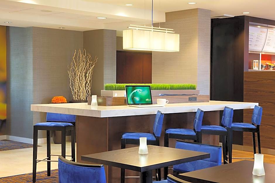 Courtyard by Marriott Oakland Airport