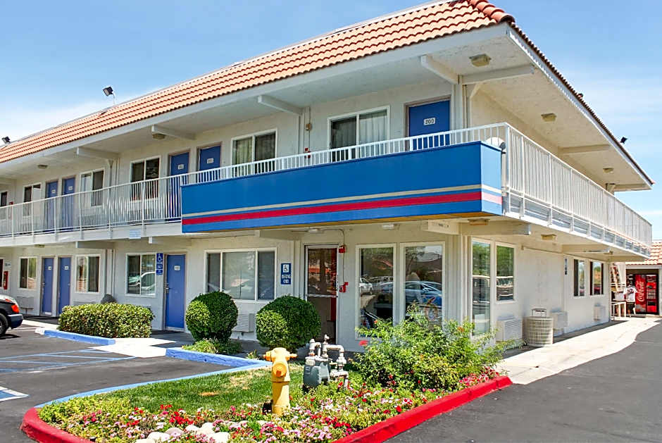 Motel 6-Lancaster, CA
