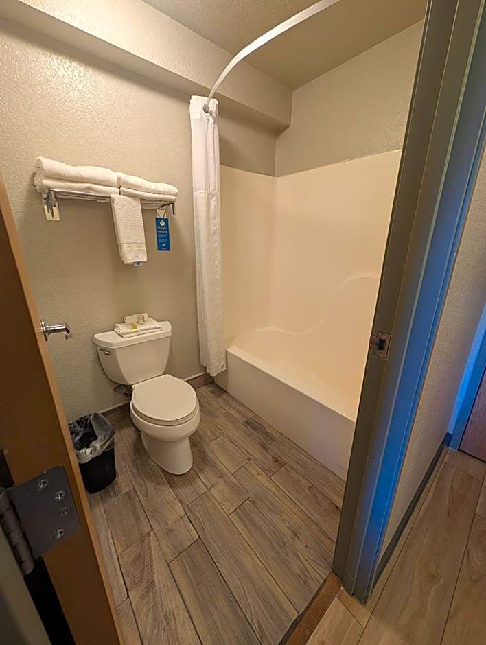 Days Inn & Suites by Wyndham Castle Rock